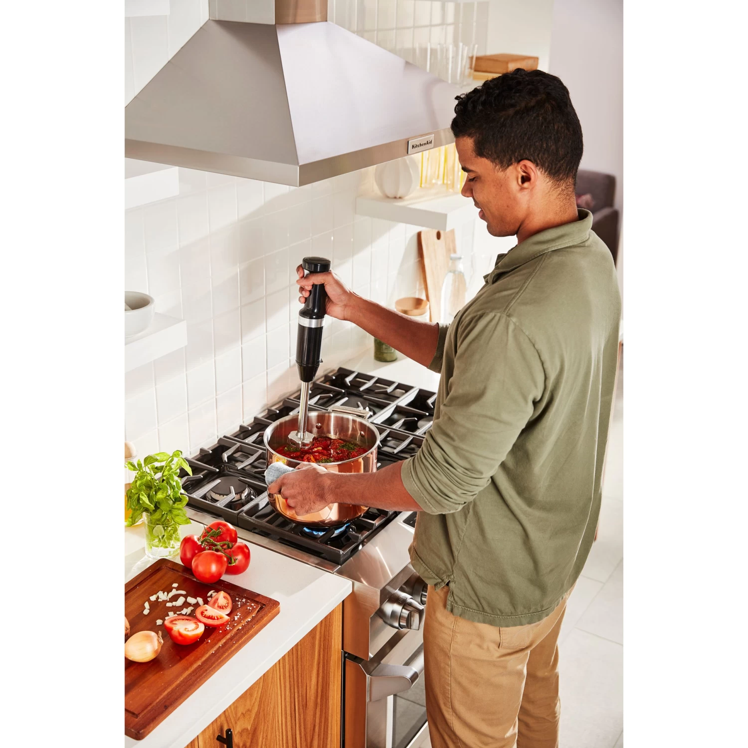 KitchenAid Cordless Variable-Speed Immersion Blender In Onyx Black With Whisk And Blending Jar - Image 2